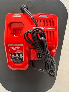 NWOB Milwaukee 48-59-1808 M12 M18 Rapid Battery Charger 12V 18V